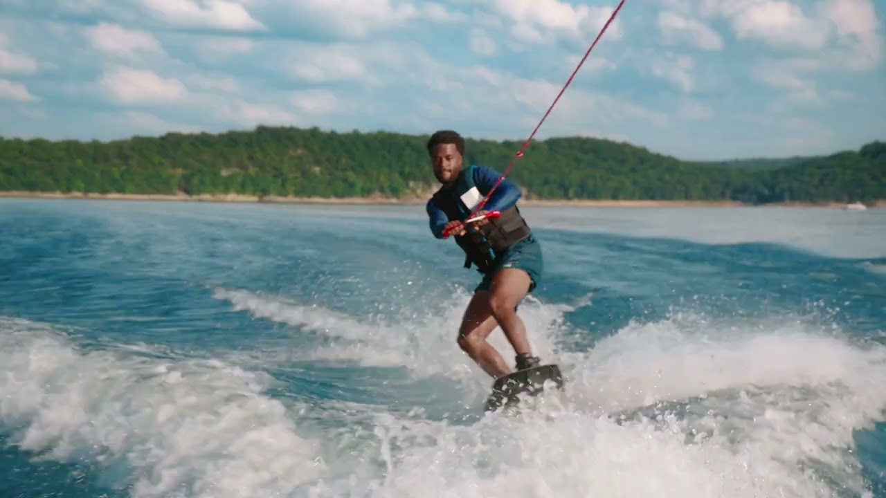 The New Cobalt CS23 Surf