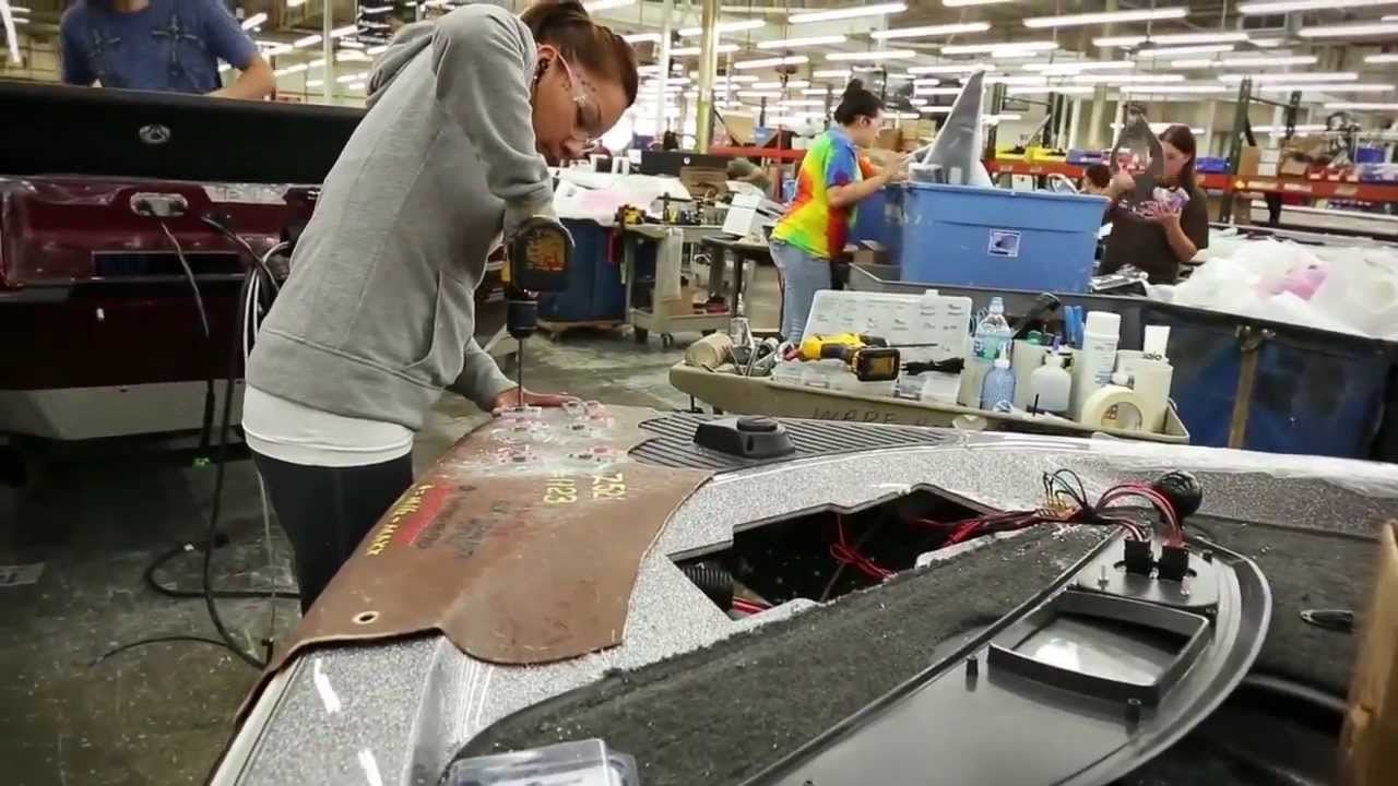 Ranger Boat Factory Tour   Deck Lamination